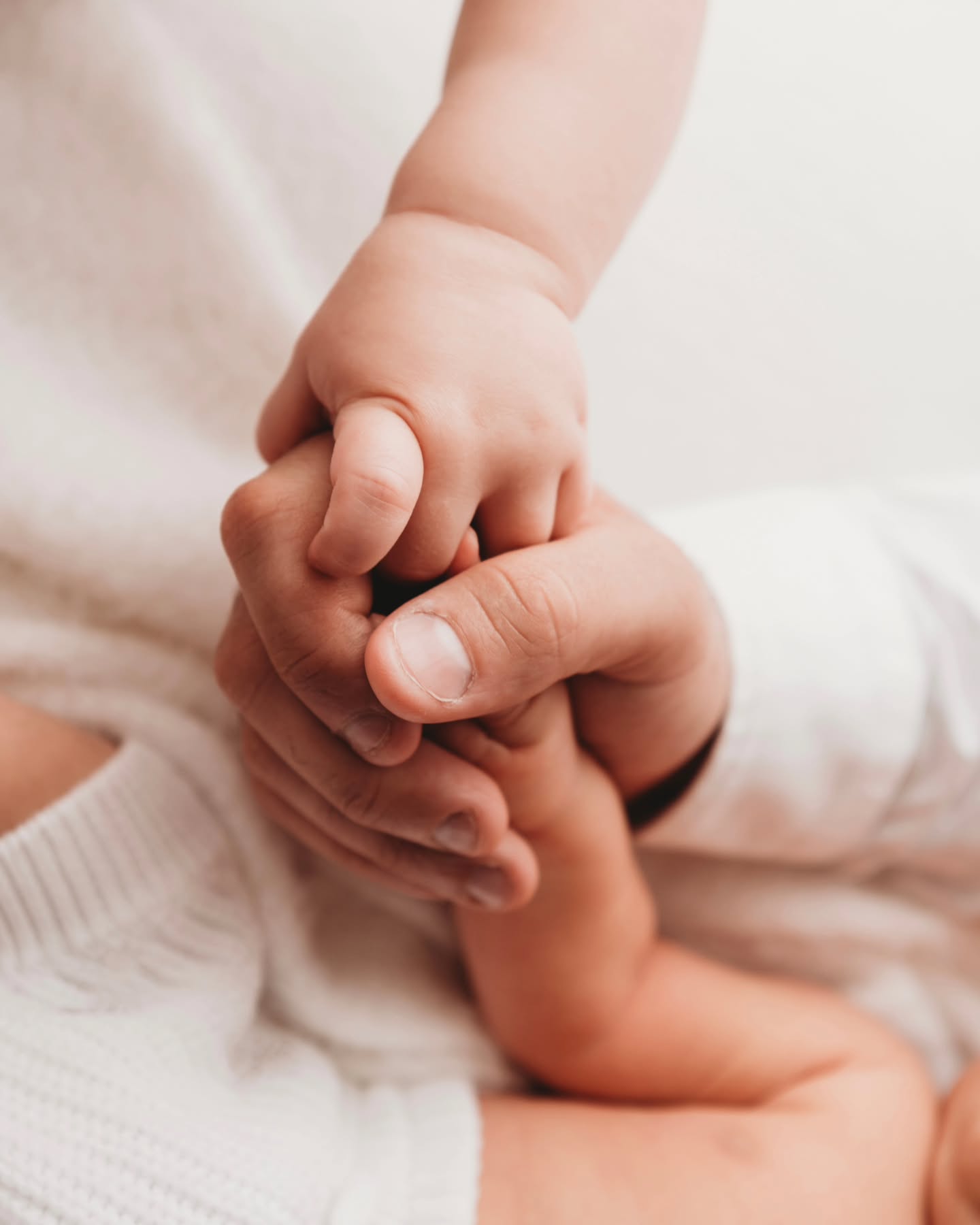 There’s a unique, indescribable warmth in the moment a baby wraps their tiny fingers around yours. It’s a soft, instinctive grip — small, yet full of trust. Their touch is delicate, but it sends a rush of emotion through you: tenderness, awe, a quiet sense of being chosen. It’s as if the world pauses for a second, and in that fragile hold, everything feels safe, pure, and deeply human.