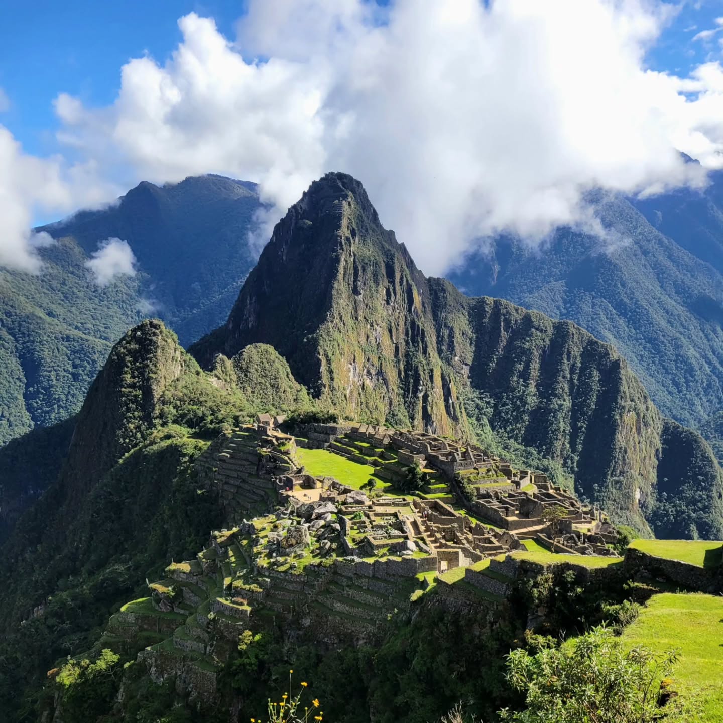 If you're dreaming of faraway places, let Peru be your next escape. Mountains, ruins, colors and cultures that took our breath away (quite literally 😂) - new link in bio!
.
.
.
.
.
#travel #twogirlsgetaway #travelblogger #gltlove #glt #dametraveler #sheisnotlost #travelgirl #peru #machupicchu #visitsouthamerica #rainbowmountain #humantaylake #huacachina #wonderful_places #huntgram #wearetravelgirls