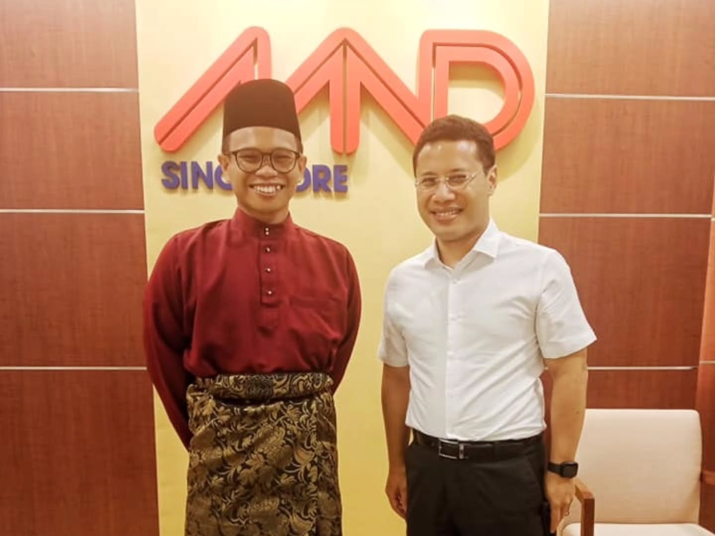 Dear Minister @desmond.lee
I wish to thank you for believing in me and in the heart work Iâve done for the Ubin Orang Pulau community during your tenure as Minister for National Development. I vividly remember the first time we met on Ubin Day 2018, when you and Minister Chan Chun Sing visited the booth set up by the Singapore Heritage Society, which showcased my journey in tracing my grandparents' kampung house. I was (and still am) a little embarrassed that I left your hand hanging when you reached out for a handshakeâoops.
Since then, you invited me to join the Friends of Ubin Network (FUN), where I felt my ideas and input on celebrating the diverse cultural heritage of Pulau Ubin were heard, recognised, and appreciatedâsuch as in the Pesta Raya@Ubin 2019 celebrations and our ongoing "Ambin Ubin" sociocultural community space in the Malay kampung. Your invitation paved the way for me to grow and develop into a more capable Singaporean, better able to serve my community.
Through the many discussions, engagements (and selfies) weâve shared, Iâve come to sense your deep dedication and passion for our kampungs, their people, and their cultureâeven as Singapore continues its necessary path of urbanisation. You saw the intangible value in preserving them, and thatâs something Iâm truly grateful for. Your leadership has inspired meâand many othersâand Iâm confident it will continue to do so as you take on your new role and responsibilities as Minister for Education.
Congratulations, Sir, and I wish you the very best in your future endeavours. You will be dearly missed.