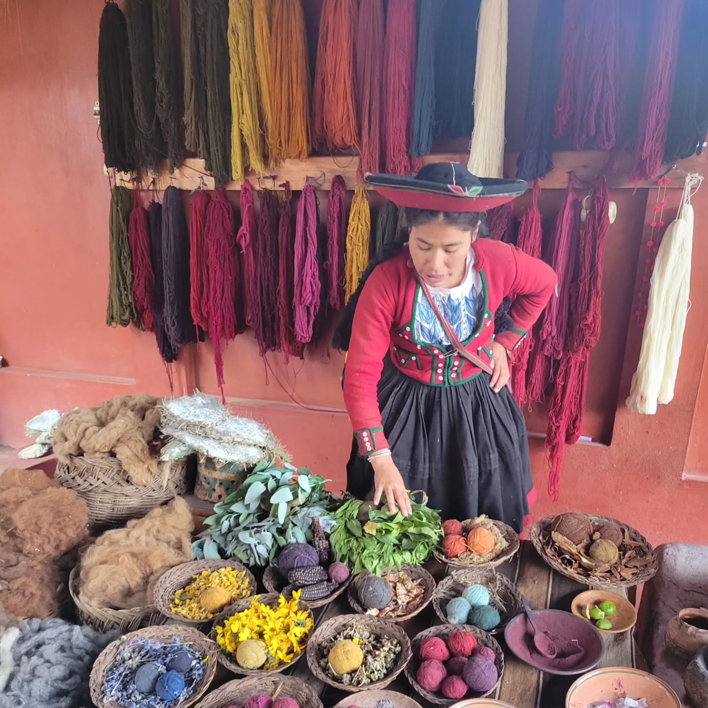 If you're dreaming of faraway places, let Peru be your next escape. Mountains, ruins, colors and cultures that took our breath away (quite literally 😂) - new link in bio!
.
.
.
.
.
#travel #twogirlsgetaway #travelblogger #gltlove #glt #dametraveler #sheisnotlost #travelgirl #peru #machupicchu #visitsouthamerica #rainbowmountain #humantaylake #huacachina #wonderful_places #huntgram #wearetravelgirls