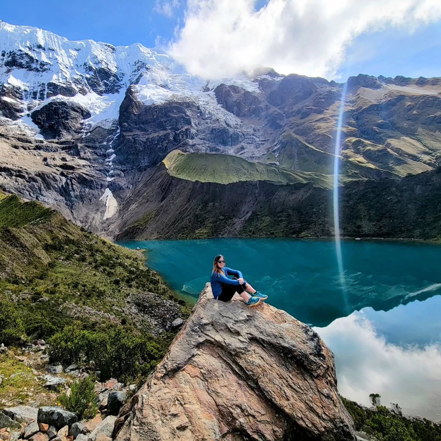 If you're dreaming of faraway places, let Peru be your next escape. Mountains, ruins, colors and cultures that took our breath away (quite literally 😂) - new link in bio!
.
.
.
.
.
#travel #twogirlsgetaway #travelblogger #gltlove #glt #dametraveler #sheisnotlost #travelgirl #peru #machupicchu #visitsouthamerica #rainbowmountain #humantaylake #huacachina #wonderful_places #huntgram #wearetravelgirls
