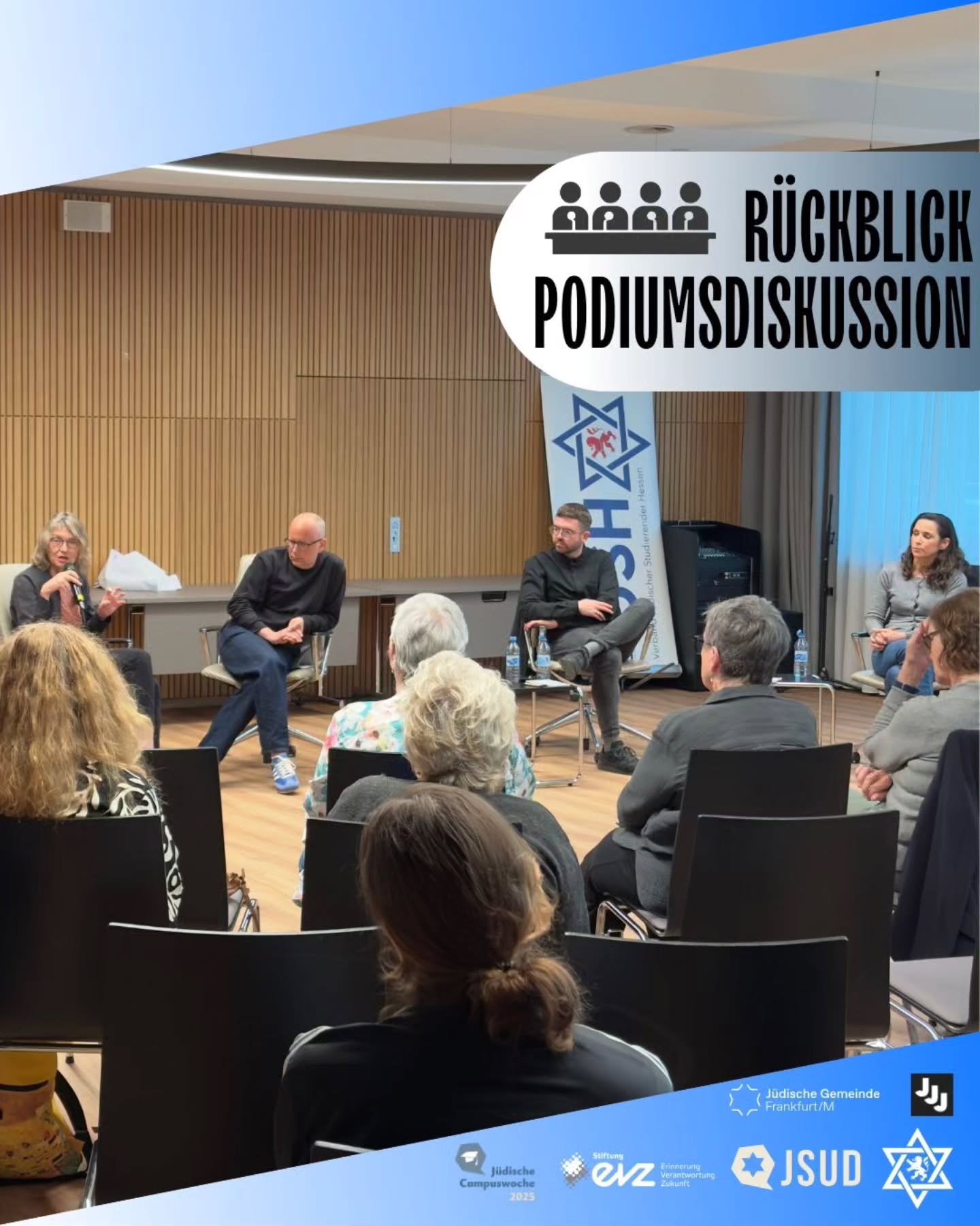 Gestern fand in der Jüdischen Gemeinde die Diskussionsrunde „Antisemitismuskritischer Journalismus unter Beschuss“ statt. Moderator Alexander Jürgs führte durch das Gespräch mit Nico Bobka, Susana Santina, Esther Schapira und Nicolas Potter. Im Fokus standen die wachsenden Angriffe auf Medienschaffende, mögliche Schutz- und Coping-Strategien, die Bedeutung gegenseitiger Solidarität sowie der Umgang mit antisemitischen Narrativen und Empörungslogiken in den sozialen Medien. Abgeschlossen wurde die Veranstaltung mit einer lebhaften Fragerunde aus dem Publikum.
Photos: David Kor @daveder21