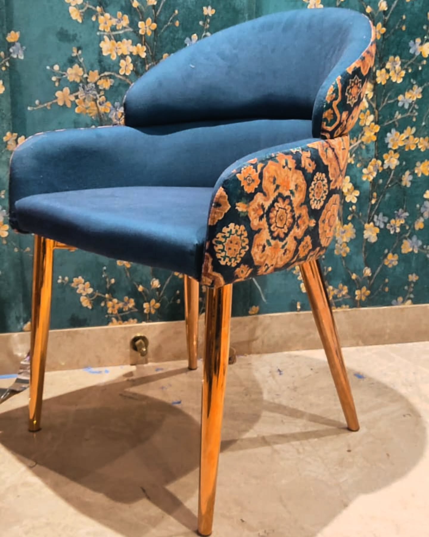 You imagine it boozo.in makes it.
One more work completed.
#designerchairs #luxurychairs #sofaindelhincr #boozo #designerfurniture