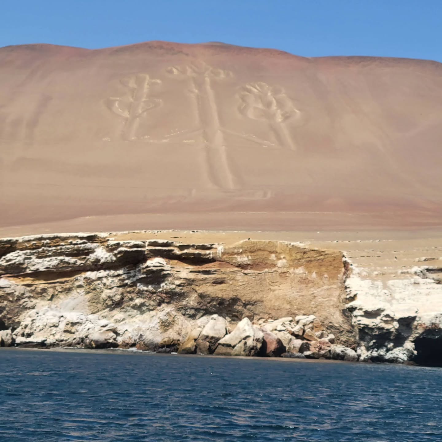 If you're dreaming of faraway places, let Peru be your next escape. Mountains, ruins, colors and cultures that took our breath away (quite literally 😂) - new link in bio!
.
.
.
.
.
#travel #twogirlsgetaway #travelblogger #gltlove #glt #dametraveler #sheisnotlost #travelgirl #peru #machupicchu #visitsouthamerica #rainbowmountain #humantaylake #huacachina #wonderful_places #huntgram #wearetravelgirls