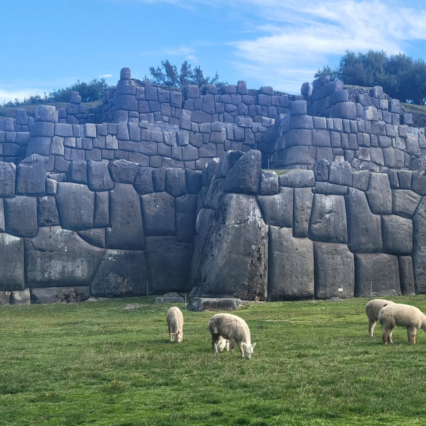If you're dreaming of faraway places, let Peru be your next escape. Mountains, ruins, colors and cultures that took our breath away (quite literally 😂) - new link in bio!
.
.
.
.
.
#travel #twogirlsgetaway #travelblogger #gltlove #glt #dametraveler #sheisnotlost #travelgirl #peru #machupicchu #visitsouthamerica #rainbowmountain #humantaylake #huacachina #wonderful_places #huntgram #wearetravelgirls