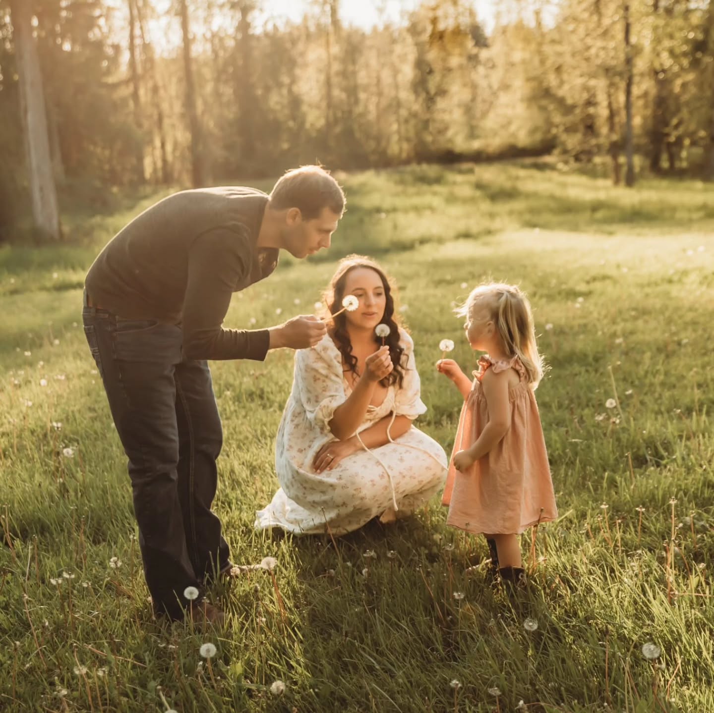 It’s so easy to get caught up in the rush… but these sweet, silly, go with the flow little moments? They’re everything 💫
This beautiful growing family session in the golden fields was a reminder to slow down and soak it all in. Don’t let these days slip by—book your session, and let’s capture the magic while it’s happening...🫶✨️❤️
•
•
•
#familyovereverything #familyphotographer #capturethesemoments #rawandreallove #radlovestories #boldemotionalcolorful #wanderingphotographer #grahamphotographer #tacomaphotographer #seattlephotographer #santanaphotographyllc