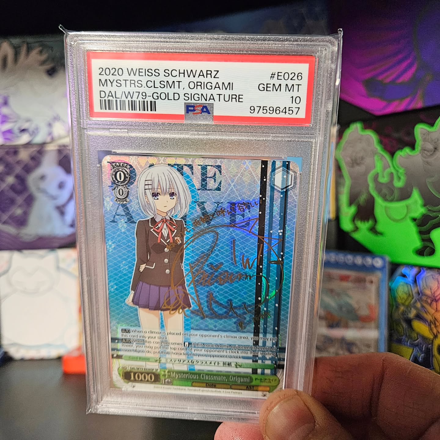 Its Weiss Wednesday!!! Here's a beautiful card from a show that I'm going to call complete trash. Crunchyroll suggested it to me and it the cover art looked cool... (what anime doesnt?), so I started watching and i gotta say, stay away from this one. But that didn't stop me from getting a box of Weiss because I think the character art is super cool! Can't complain that the SP came back a 10 either. Does anyone else here collect Weiss as well?
.
.
.
.
.
.
#weiß #weiss #weissschwarz #weißschwarz #tradingcards #tradingcardgames #datealive #datealiveorigami #psacard #psaslab #psa #psa10 #bushiroad