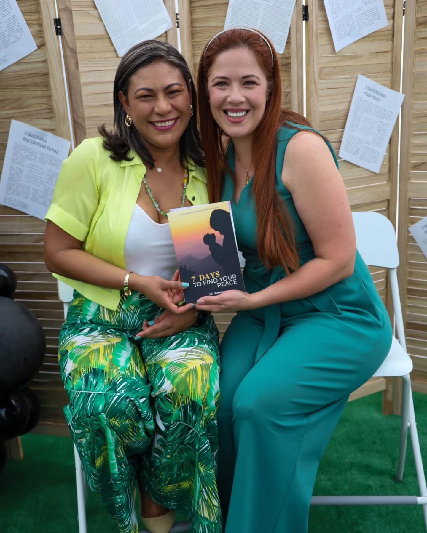 El sábado pasado tuve el honor de acompañar a mi amiga y mentora, @reconosertupower en el bautizo de su libro "7 días para encontrar tu paz".
Este libro te lleva de la mano por las Escrituras, y a través de consejos e historias, te ayuda a encontrar esa paz interior que tanto anhelamos.
Ver a mis amigas lograr cosas maravillosas es una fuente de alegría inmensa. Gracias, Yesi, por invitarme. ¡Amé tu libro! Espero seguir viéndote cosechar éxitos para Su gloria durante muchos años más.
#7DíasParaEncontrarTuPaz #LibrosQueTransforman #Fe #Amistad #Mentoría