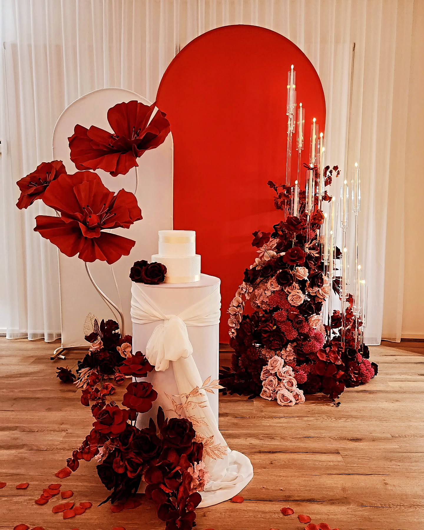 You are worth it!!! ❤️
Feel free to share your vision with us as we love to elevate your custom event
#events
#redroses #poppies #Giantflowers #love #willyoumarryme #giantpoppies #weddings