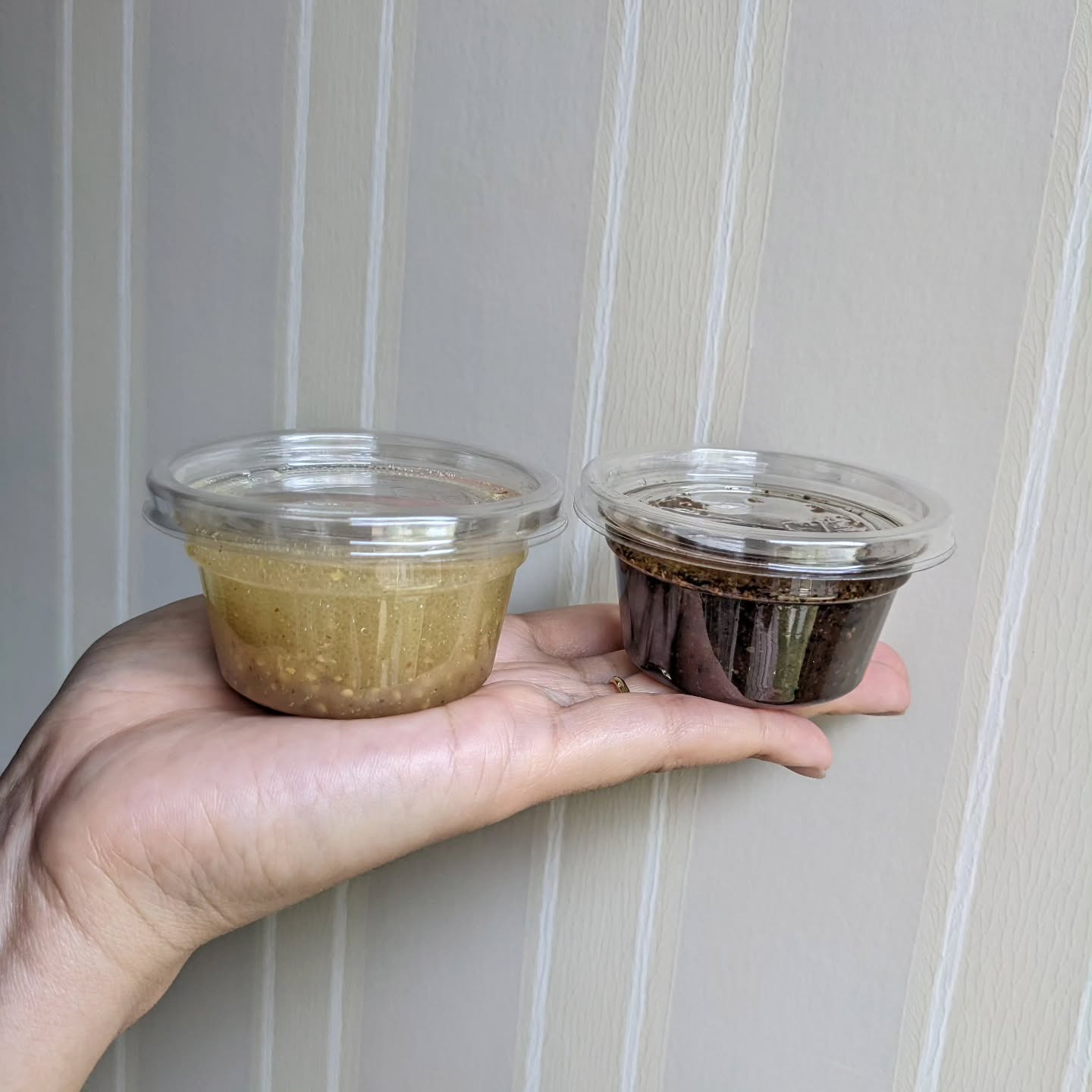 あれば助かる
タレドレシリーズ
はじめたい
French
フレンチマスタードドレッシング
冷たく締めたパスタと具にかけるだけ
サラダにかけるだけ
Chinese
黒ごまダレ
ちょっと中華スパイス効かせてます
蒸し鶏、蒸し野菜にタラリ
冷しゃぶにタラリ
お豆腐にタラリ
中華麺とあえあえ
そうめんとあえあえ
私は目玉焼きにタラリが好きです
ブログに作り方書いてます
覗いてみてね
nothing fancy!!
#nothingfancystyle #タレドレ #北比良