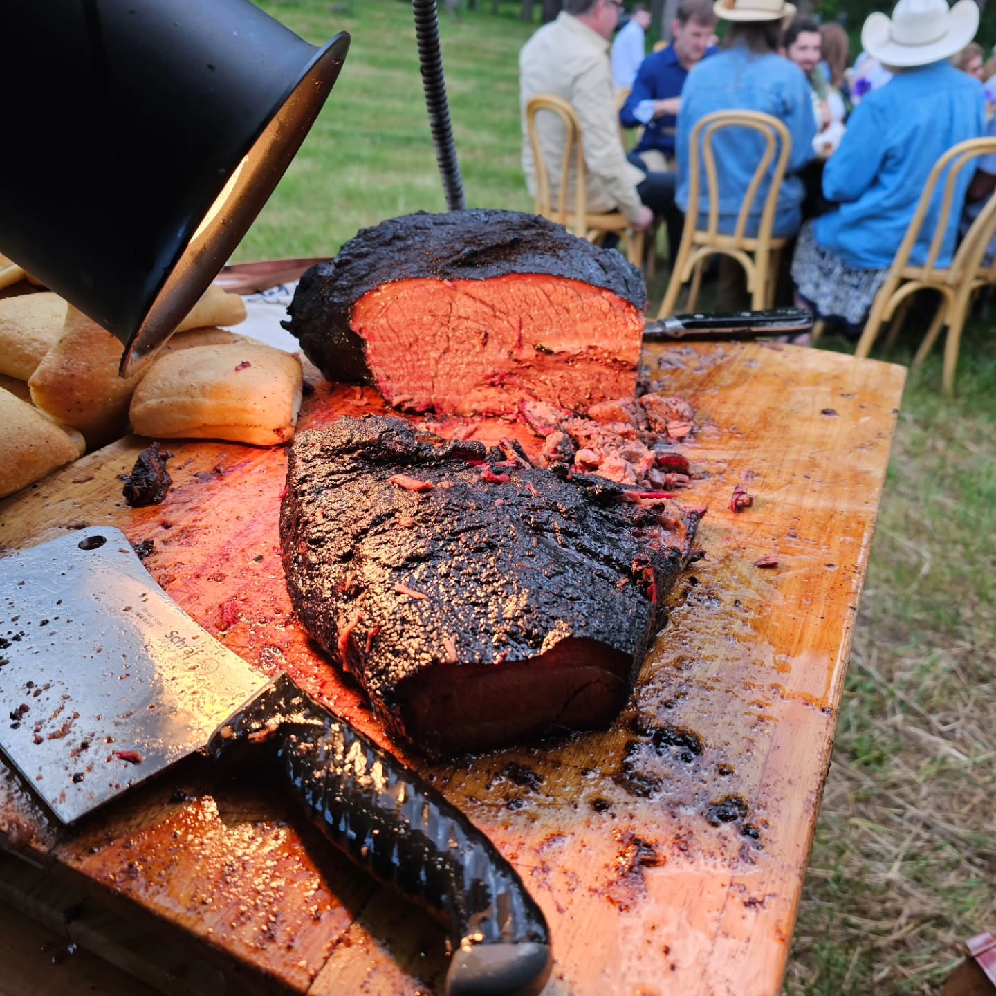 The HOOLIGANS are playing tonight! (Saturday). Also, here is a pic of some Brisket because it sho is good. And its on the menu.
😎
#brisket #smoked #livemusic #yummy