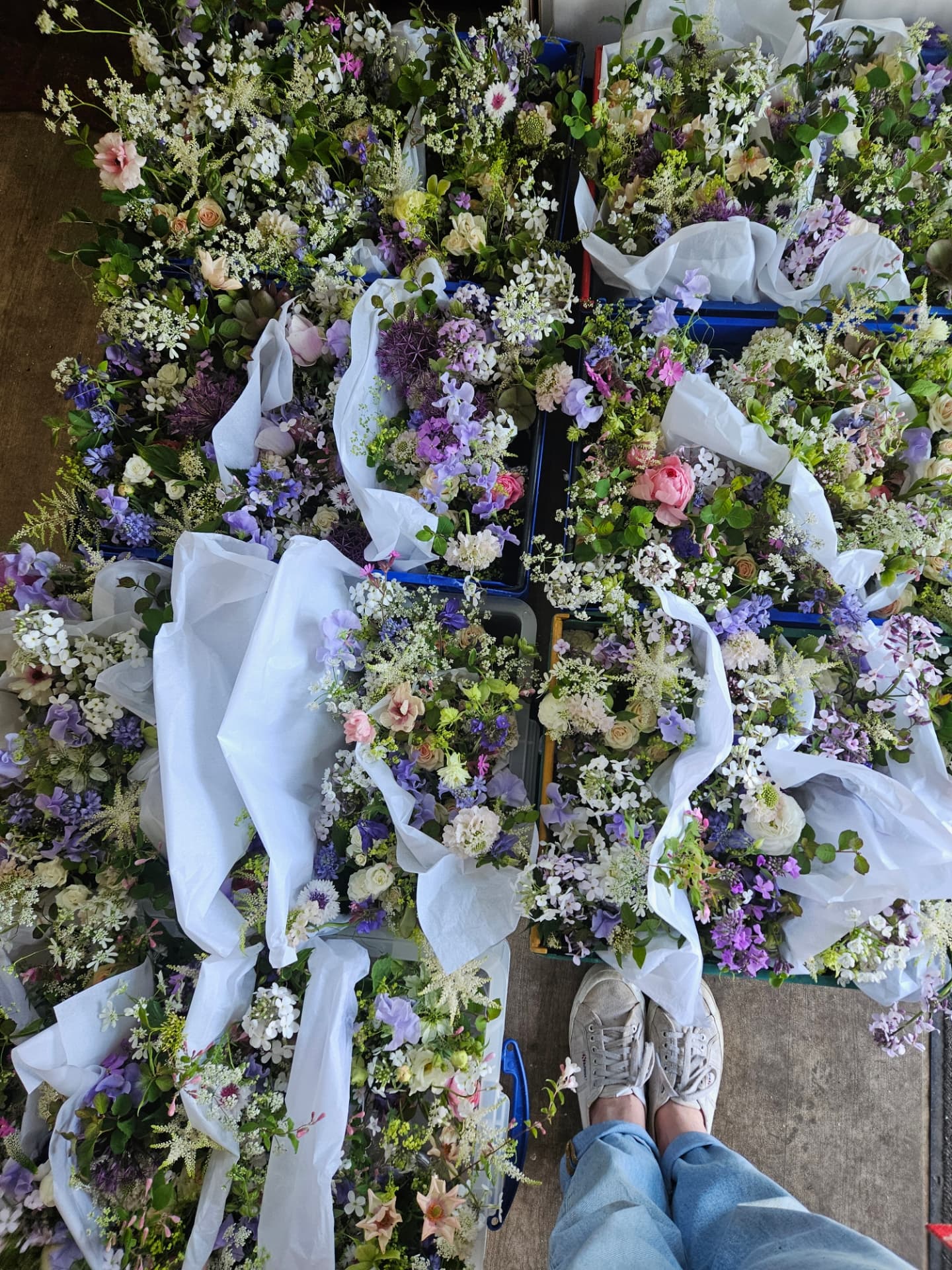 MAY you were busy... weddings and parties galore. But I am promising myself more time to enjoy the quiet moments....
From time with my nieces and time with my parents.. more Spaniel cuddles than you can imagine... and getting out and just being out in the countryside....
1. Gorgeous Party Flowers
2. Little Great Niece
3.Walk with Hubby at Fiddleford Manor
4.Spaniel Cuddles
5.Spent hours going through family photos with my parents.
6.Trip to @messumswest with the team @lovetteflowers
And @annie_the_freelance_florist 7. Hindon Door.. spent a few days there this month.
8. Coffee with.@holliedanbyhairandmakeup
9. Visiting Flower.Festival and catching up with @karenbenamor
10.Spaniel Cuddles after a long day
11. Studio dog Cuddles.
12. Obligatory tea and toast..
13. Turnworth Village Fair
14.showing @annie_the_freelance_florist how to play Spalt the Rat!
15. Hindon pub lunch while waiting for brides to marry
16.Dogs and river..
#Florist #countrylife #dorsetlife #countryhousewedding #maycameraroll
#dorsetliving #floristlife