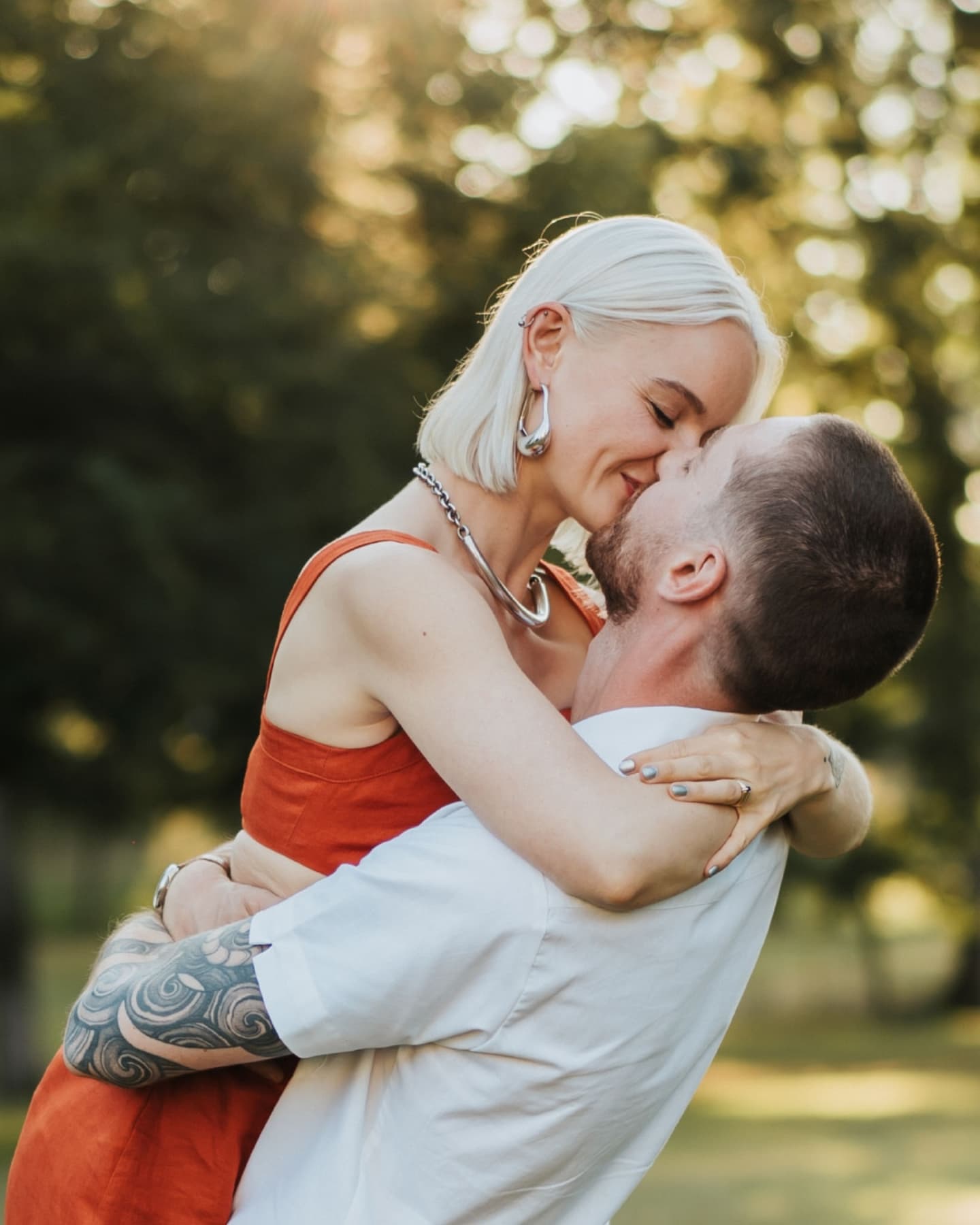 Photographier votre complicité dans un cadre magnifique à @lacourdesmontys au soleil couchant... Vous me faites quand même vivre de beau moments 😁
Et si vous le souhaitez, vous pouvez même comme ce super couple, venir avec votre animal de compagnie 😉