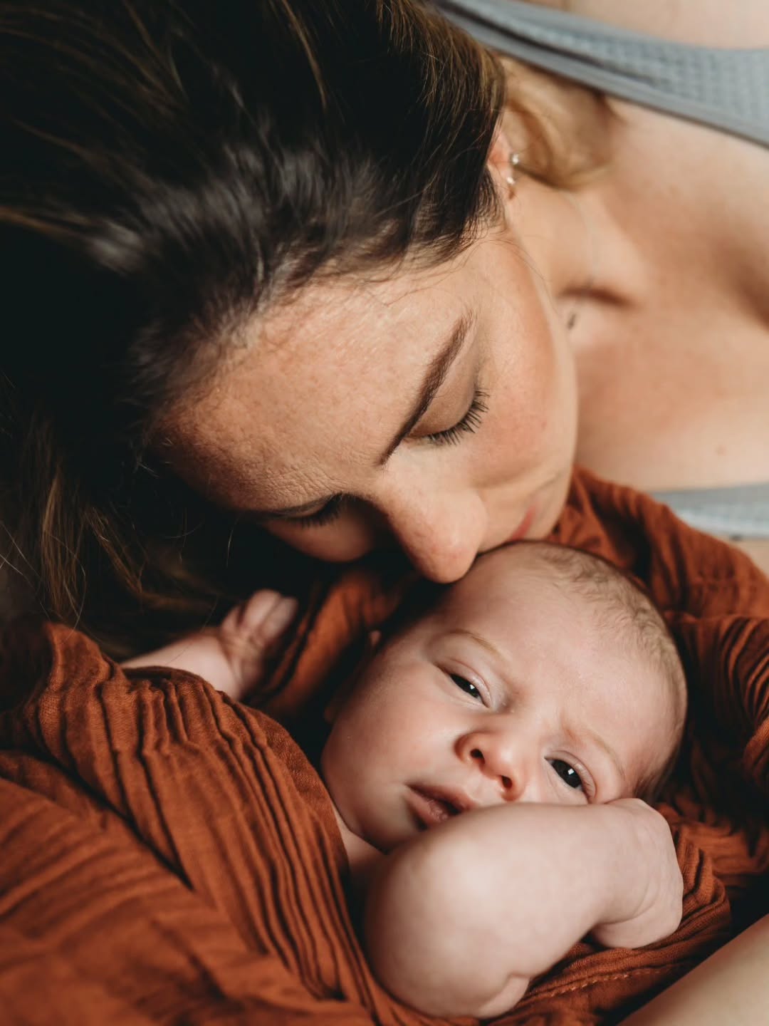 גלולת ההרגעה הכי טובה בעולם
רק לנשום קרוב קרוב וחזק
.
.
.
.
.
.
.
#ayalabarak_photography
#צילומיםבביתהלקוח #צילומיניובורןבבית #צילומיניובורן #היריוןולידה #אמהות #אמאמאוהבת #צילומיםבאורטבעי #צילומימשפחה #ילדיםזהשמחה #נשיות
#lifestyleshoot #inspirepregnancy #thebabyyears #simplymothers #lifestylenewborn #unraveledacademy #simplymothers #momtogs #dearestviewfinder #the_camera_clique #lookslikefilmkids #camera_mama #pragnancyphoto #newmom #simplychildren #eyemamaproject #mamaandthestars #summereprep_ii