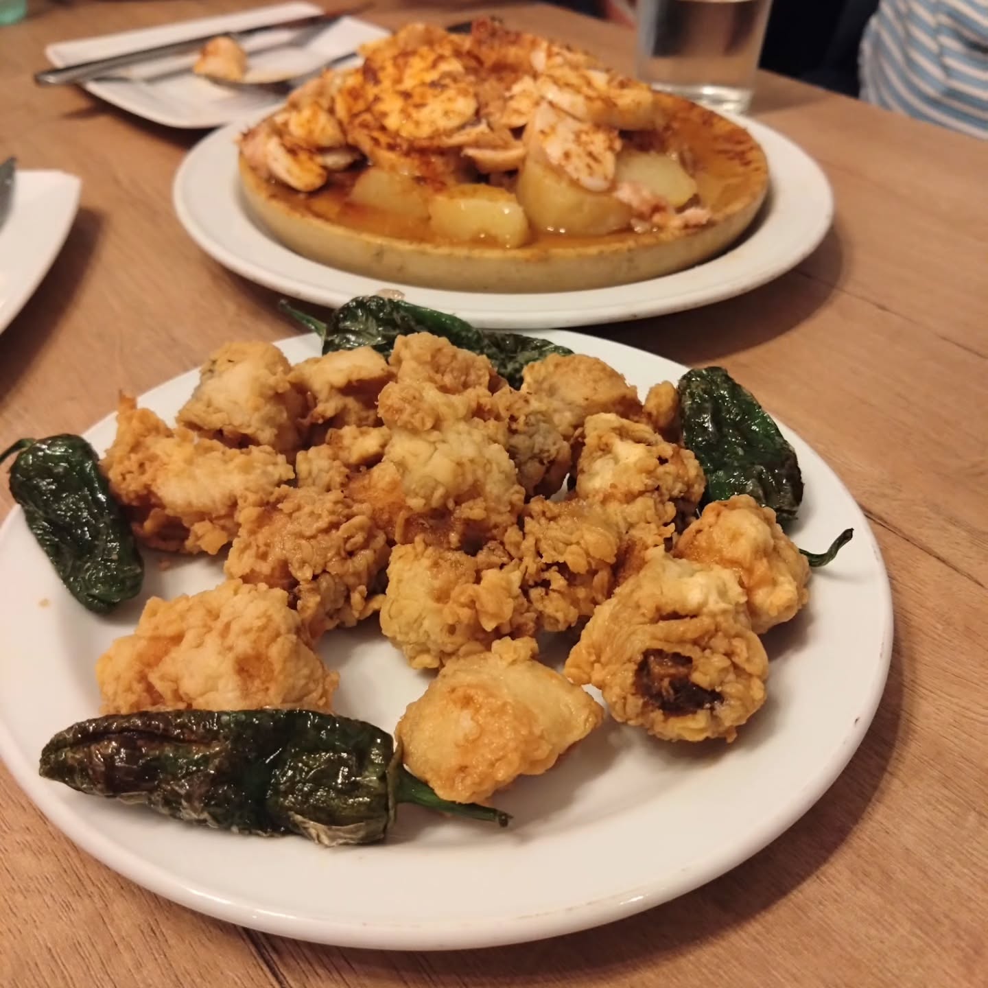 A sweltering night out in Madrid but Adventurous Appetites' Madrid tapas tour is the perfect way to escape some of the heat with cold drinks in cold air-conditioned bars! It makes the walking much more doable, is a great way of warding off the jetlag and really gets you to the heart of the city. For more info please see the link in our bio
.
.
.
.
#tripadvisor #travelerschoice #toptenfoodexperiences #toptentravelerschoice #travelerschoicefortapas #nightwalkingtour #madridtapas #travel
#historyandtapas #seriousfoodie #eatdrinkbespanish #spain #foodadventure #tapas #tapastour #eatlikeamadrileño #instagram #instagood #instafood #adventurousappetites #bookyourtour #foodtour #nightlife #tourism #topcitybites #tapassing #tapaswithus #weknowhowtoeat #joinus #booknow