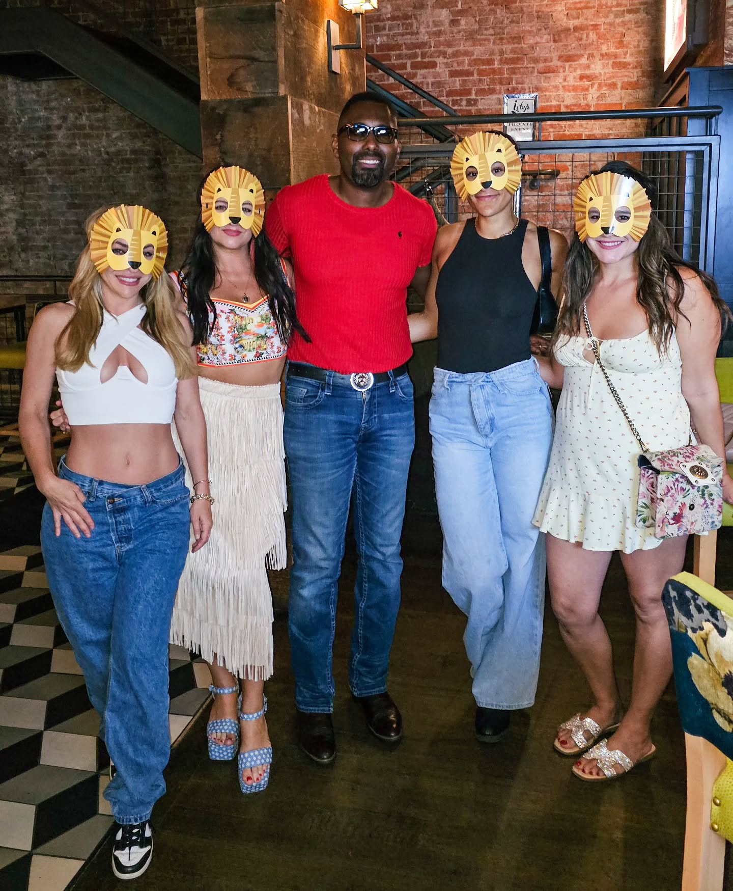 Lion Energy 🦁
#ootd #styleinspiration #birthdayparty #cincy