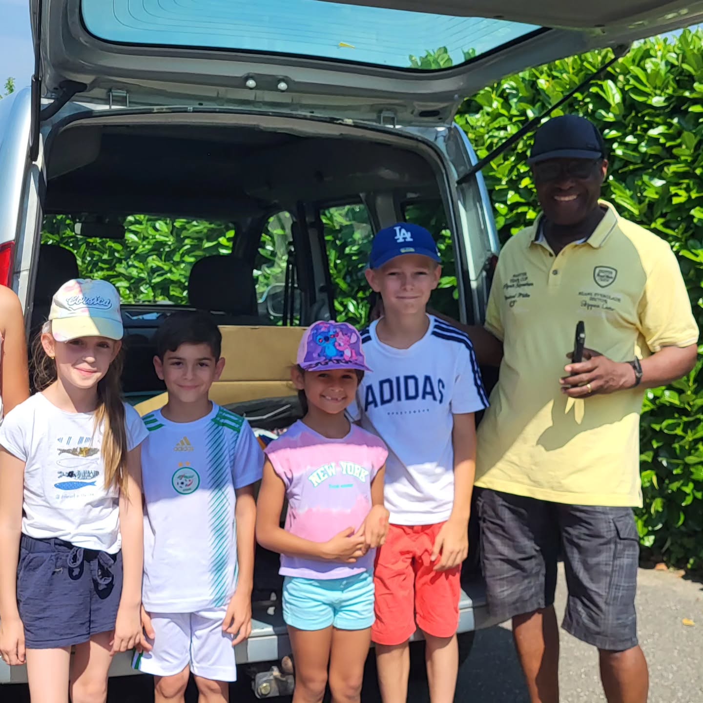 Action solidaire : l appel aux dons lancé par Séverin Tessi de l association Amitiés Franco Béninoise a été entendu.
Cahiers, crayons, classeurs, livres... vont être acheminés jusqu'à l'école construite au Bénin grâce à l'association.
Merci aux familles pour leur générosité !
#enseignementcatholique #ecolecatholique