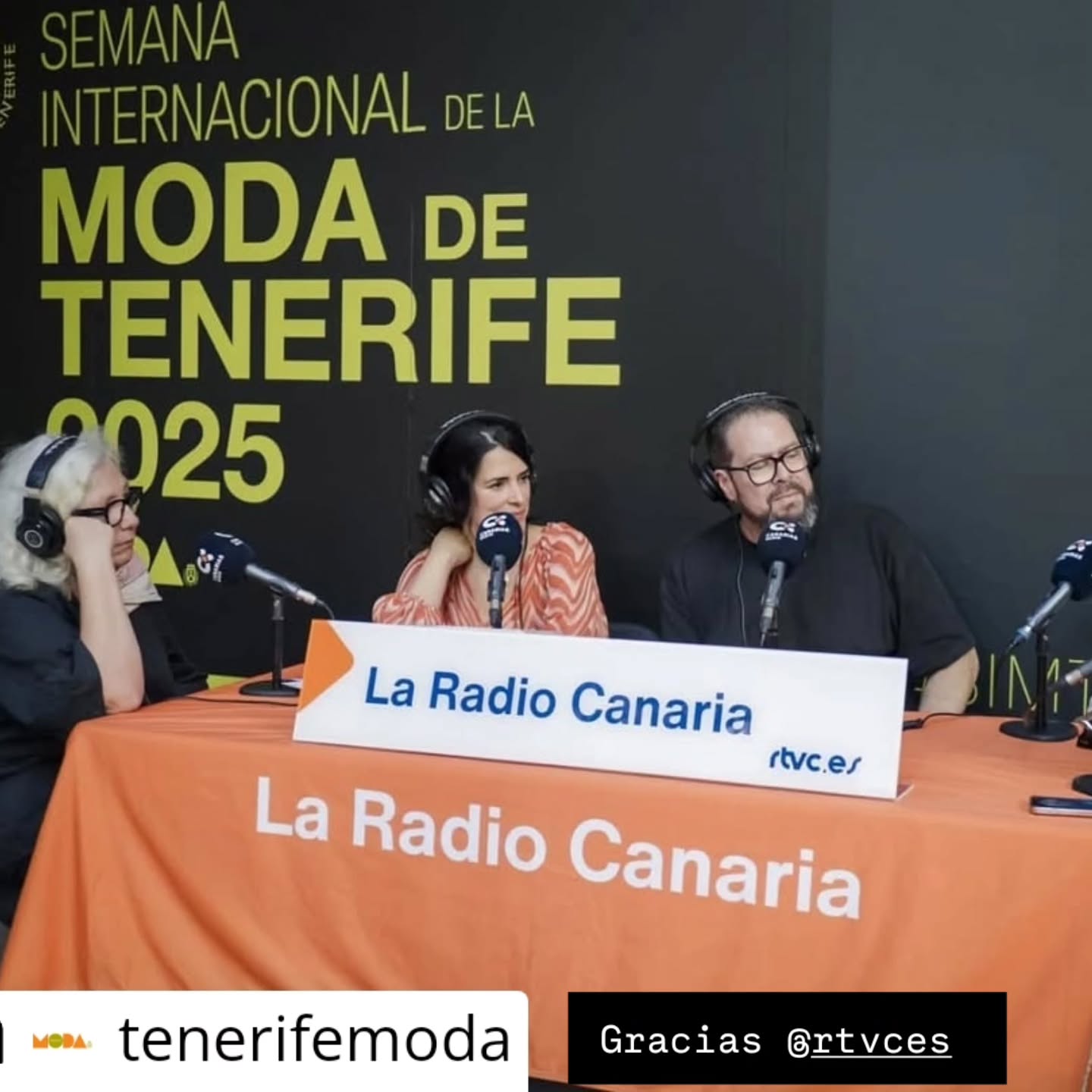 #Repost @tenerifemoda with @let.repost
• • • • • •
✨ #SIMTE25 ✨
La Radio Canaria (@laradiocanaria) ha cubierto desde el #MUNA el espectacular comienzo de la Semana Internacional de la Moda de Tenerife, que este año se celebra en la manzana cultural formada por este museo y por el TEA.
Gracias a Mariam Moragas (@mariammoragas) y a Alexis Hernández (@ahernandezh) por el apoyo a nuestro gran evento de moda pero, sobre todo, por el buen rato que nos han hecho pasar 😊
Tenerife, una isla de moda.
#TenerifeModa • #Moda • #Fashion • #SIMTE