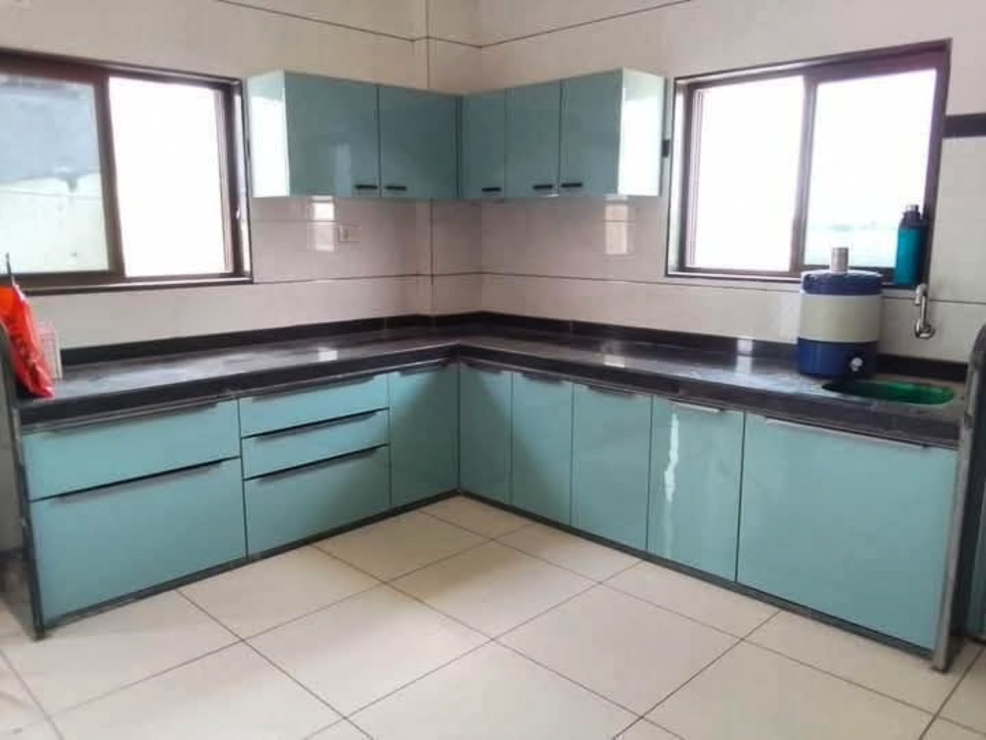 Trendy Modular kitchen designs for your kitchen.
#modularkitchen #kitchen #kitchendesign #interiorwork #interiordesign #interior #instagood #trendingreels #trends #boozo #sofawala #sofaindelhincr