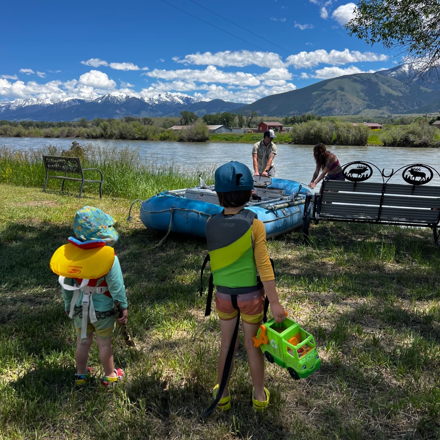 Be the father figure, then keep your father figure with BBQ and Beer.
👇
Translation: Do some cool shit with them keeeids (or dogs) this Sunday, then maybe that lovely lady in your life or smartest child will suggest grabbing some BBQ and cold beer at the Shack. This goes to all yall Dog Dads out there too. You are appreciated just as much!
🍻
Paddling, biking, hiking, fishing, outsiding, mEating. Yep. Paradise Valley has you covered on Fathers Day.
🤠
That second Pic is on Fathers day 2012. The first day of Follow Yer Nose BBQ. Thats right around where the bands set up nowadays. Started with a smoker and a table. Dang.
🌞
#fathersday #fatherfigure #bbq #beer #montana #yellowstone #paradisevalley #yeehaw