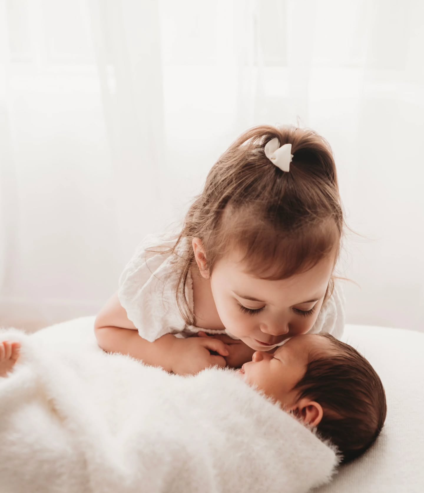 I've had many big brothers in the studio of late, so let's hear it for the big sisters ❤️
All the ce cheeky, loving, fun big sisters out there 🥰
www.jessannephotography.com.au
#newbornphotography #sydneynewbornphotographer