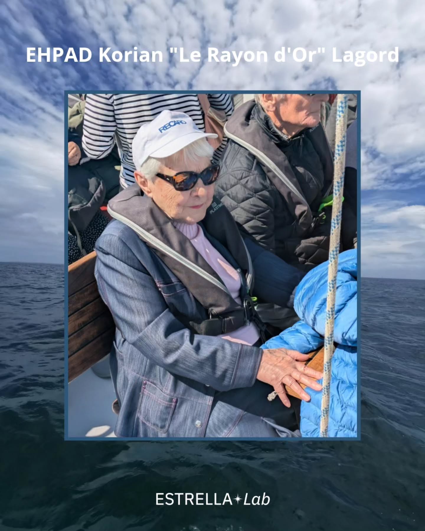 Des sourires salés, des souvenirs tendres ✨
On a eu la joie d’accueillir à bord les résident.es de l’EHPAD "Le Rayon d’Or" de Lagord pour une navigation pleine de douceur et d’émerveillement.
Sur Estrella, la mer relie les générations, les histoires et les cœurs 💙
Parce que le large est un espace de liberté, on y embarque toutes celles et ceux qui rêvent d’horizon.
Vous souhaitez organiser une sortie pour votre établissement ? Écrivez-nous, on vous accueille avec grand plaisir ! 🫶🏼