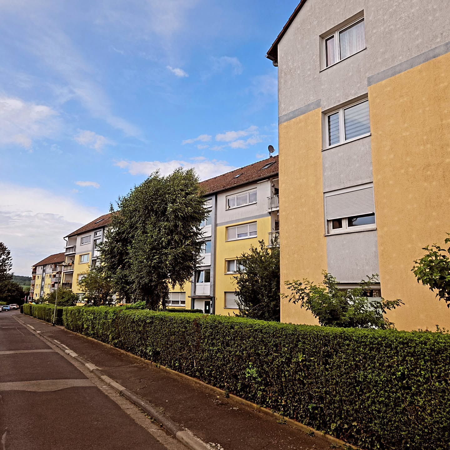 68 Einheiten in Altenstadt werden von uns seit 3 Jahren verwaltet. Die ehemalige Hausverwaltung ist in die Insolvenz gerutscht und war alles andere als digital. Seit Beginn haben wir alle Prozesse auf papierlos umgestellt, Altlasten bereinigt, Sanierungsfahrplan erstellt und viele Prozesse optimiert. Unser Weg geht weiter, denn nicht nur bei einem älteren Baujahr gibt es viel zu tun.
#hausverwaltung #wegverwaltung #digitalisierung #immobilien