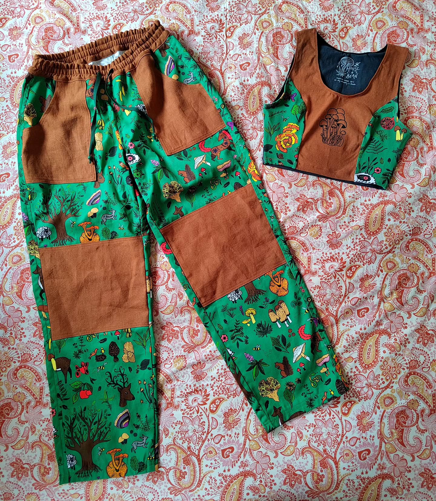 I've got enough fabric to make one more pair of these trousers 💚 custom size, just enter your waist hips and inside leg on the website to get them made just for you!
the top (accidentally matching) is also available for custom creation 🎁
find them online at
www.houseofbeanco.com
#botanical #hemp #hempclothing #sustainableclothing #handmade #madetoorder #smallbusiness #screenprint #mushrooms #trees #pigmentprinting #cargopants #cargotrousers #utilitytrousers #slacks #customfit