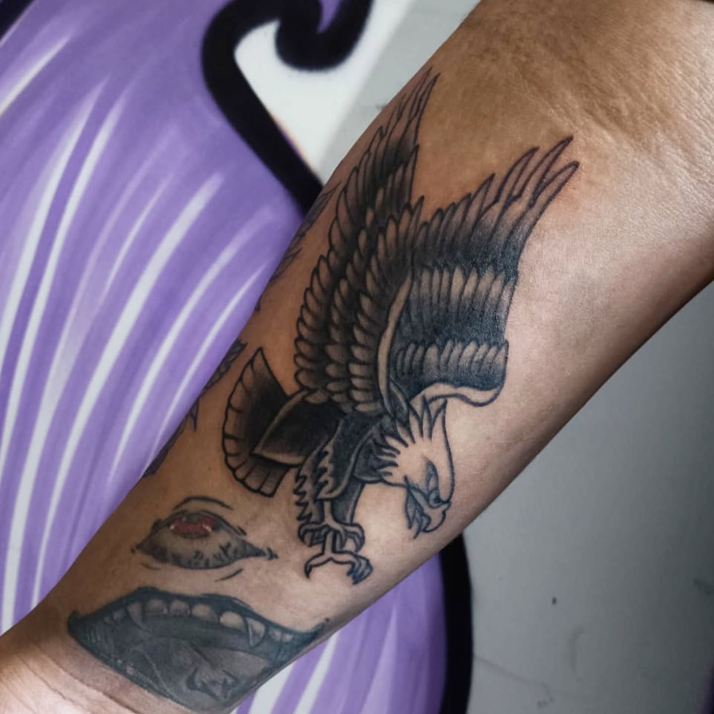 Um símbolo de força, resiliência e paixão da torcida corinthiana! 🦅
Quer uma tattoo tradicional Old School?
Chega aqui na @inked.house 🤘
Agendamentos e orçamentos via whatsapp ⬇️
(Link na bio 📲)
#oldschooltattoo #tattootrad #oldschooltat #tattoooldschool