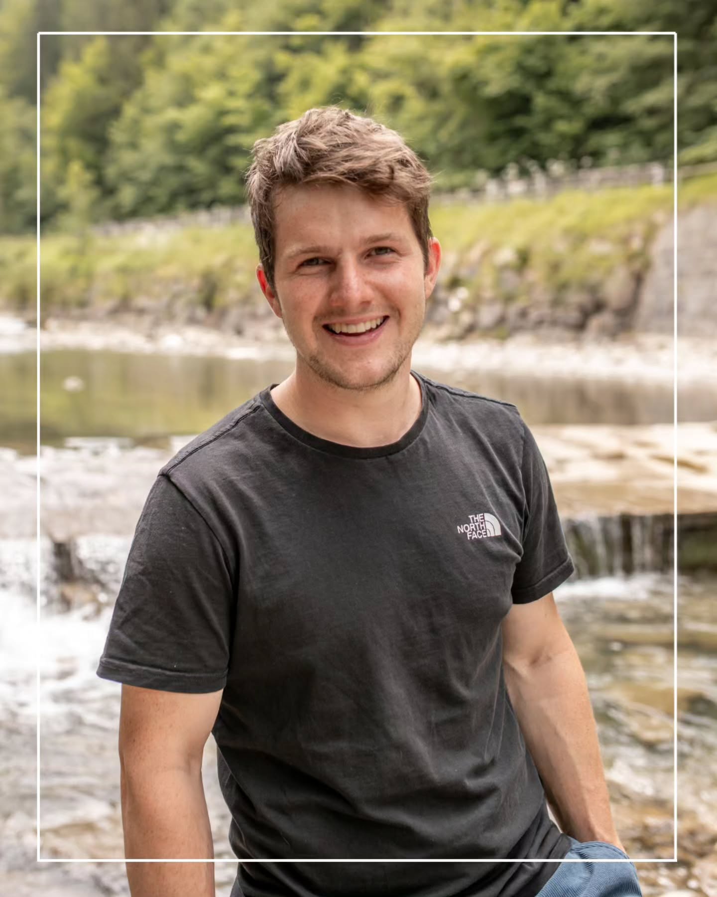 Wer steckt hinter @lucky_guiding?
LUCA
🧗♀️ | Canyoningguide seit 2019
🏔 | Gründer von Lucky Guiding
👀 | 2024: Übernahme der Big Eyes Canyoningschule
⛰️ | Berg- & Canyoningretter, Bergrettung Vorarlberg
❄️ | Im Winter: Skilehrer & Skiführer