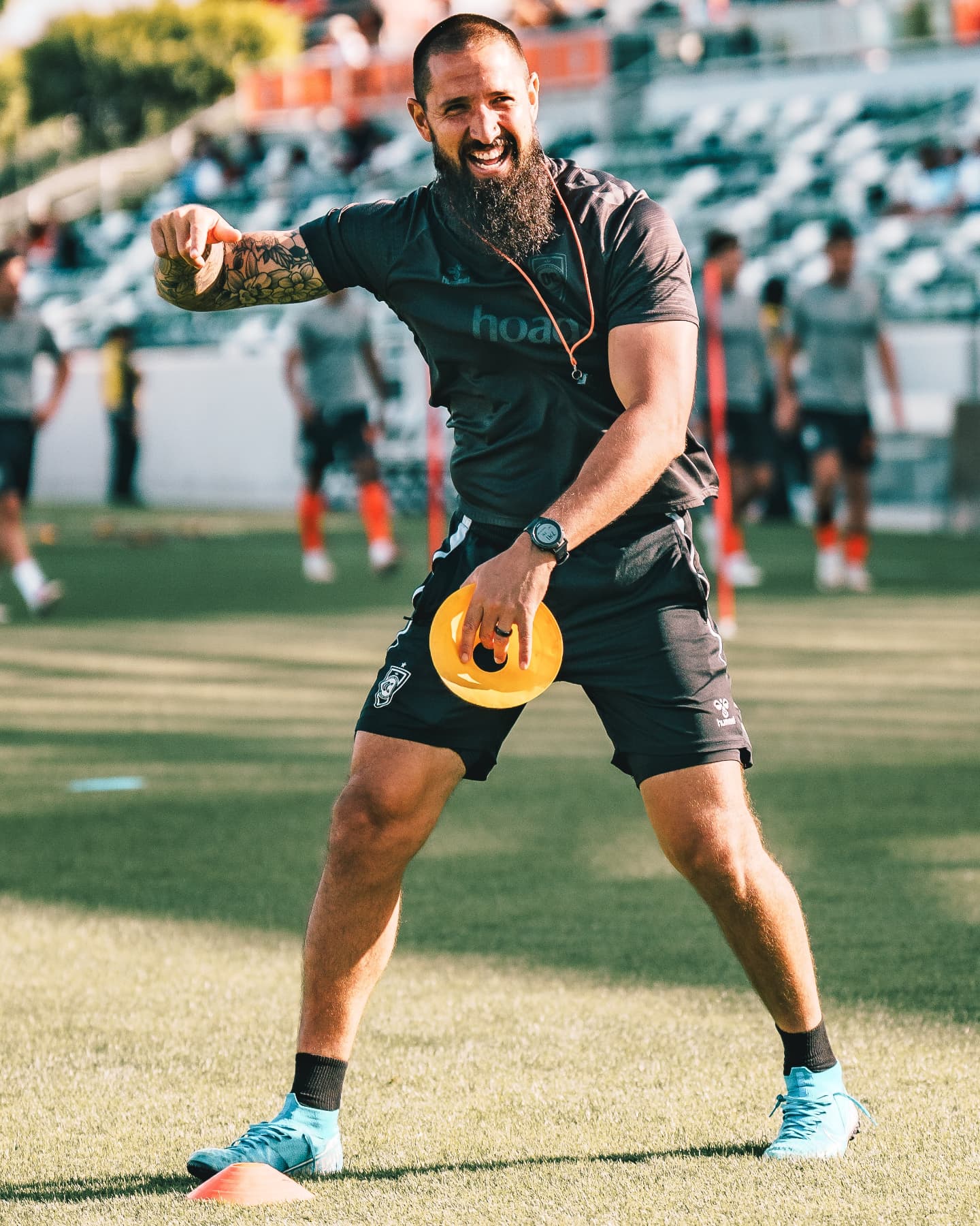 Couldn't decide between:
.
High vibes, higher standards.
.
Or.
.
Big beard, bigger energy.
.
.
Either way, blessed to see another match day✌🏼🧡⚽️
.
.
Walk The Talk.
.
.
📸: @lizarphoto
.
.
.
#WalkTheTalk #KeepGrindin #iam1stphorm #1stphormsoccer #soccer #soccerlife #soccerplayer #ussoccer #uslsoccer #soccerboys #futbol #arenasoccer #indoorsoccer #soccerpic #soccerpics #soccerlife #soccerplayer #soccergame #soccermatch #beard #beardgang #athlete #athletes #performancecoach #coach