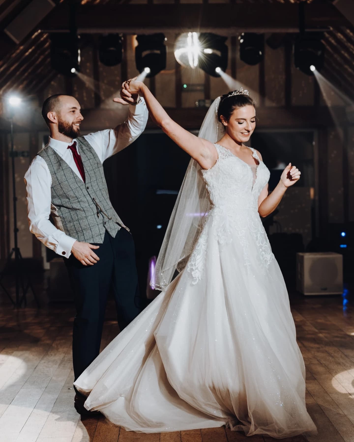 Being preferred supplier at @vaulty manor means knowing exactly how to get the lighting just right for this amazing choreographed first dance 😍😍
#wedding2025 #indieweddingphotographer #destinationweddingphotographer #weddingphotographer #fineartwedding #instawedding #elopementwedding #weddinginspo
#junebugweddings #dreamcatcherweddingsuk #bride #groom #vaultymanor #theknot #hitched #vscowedding #EssexBride #essexweddingvideo #EssexWeddingPhotographer
