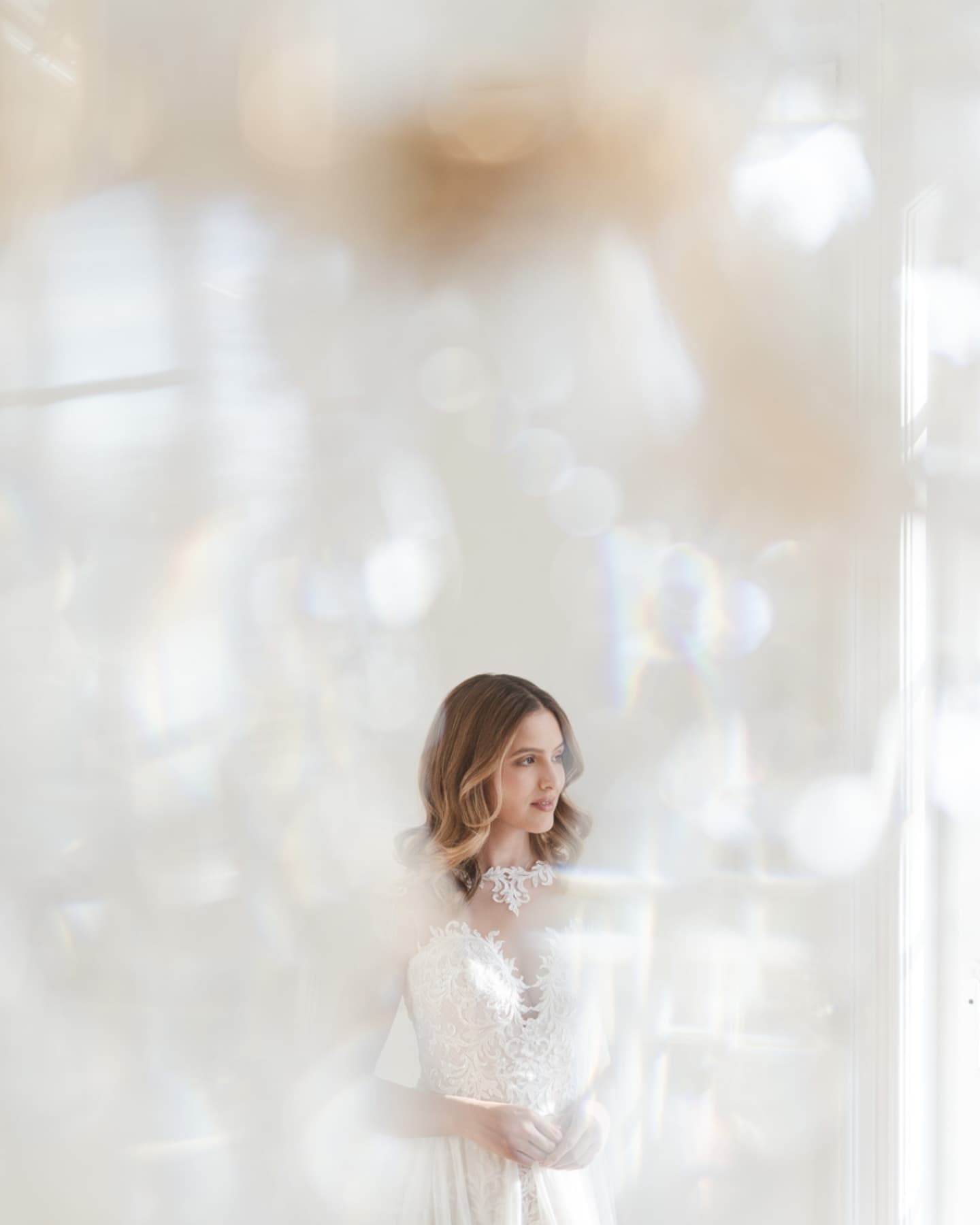 Der Zauber beginnt lange vor dem ersten Schritt zum Altar – genau da, wo Herzklopfen, Vorfreude und echte Emotionen aufeinandertreffen: beim Getting Ready.
Nutze diesen intimen Moment als perfekten Einstieg in eure Hochzeitsgeschichte. Lass uns schon beim Getting Ready authentische, gefühlvolle Bilder festhalten – dort, wo euer Tag wirklich beginnt. Schreib mir und wir planen gemeinsam euren Storytelling-Auftakt!
#hochzeitsfotografbern
#swissweddingphotographer
#gettingready
#weddinginspiration
#hochzeitsfotografinschweiz
#weddingseason
Kleid @lanima_couture
Workshop @saschakraemerfotografie