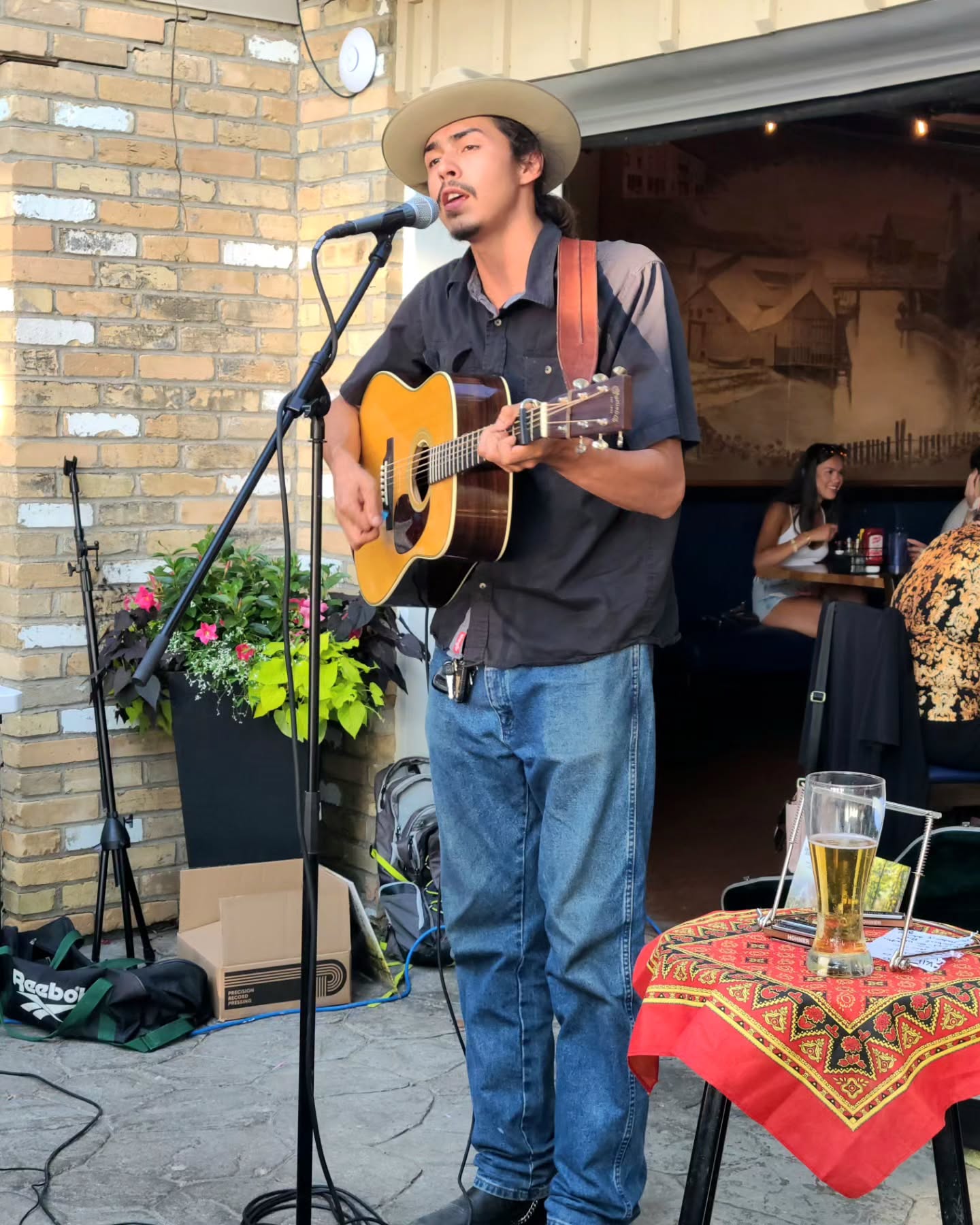JD Crosstown opens the Indigenous Artist Showcase on this beautiful Thursday night 😎
#LighthouseBluesFestival #LBFest2025 #JDCrosstown #IndigenousArtistShowcase