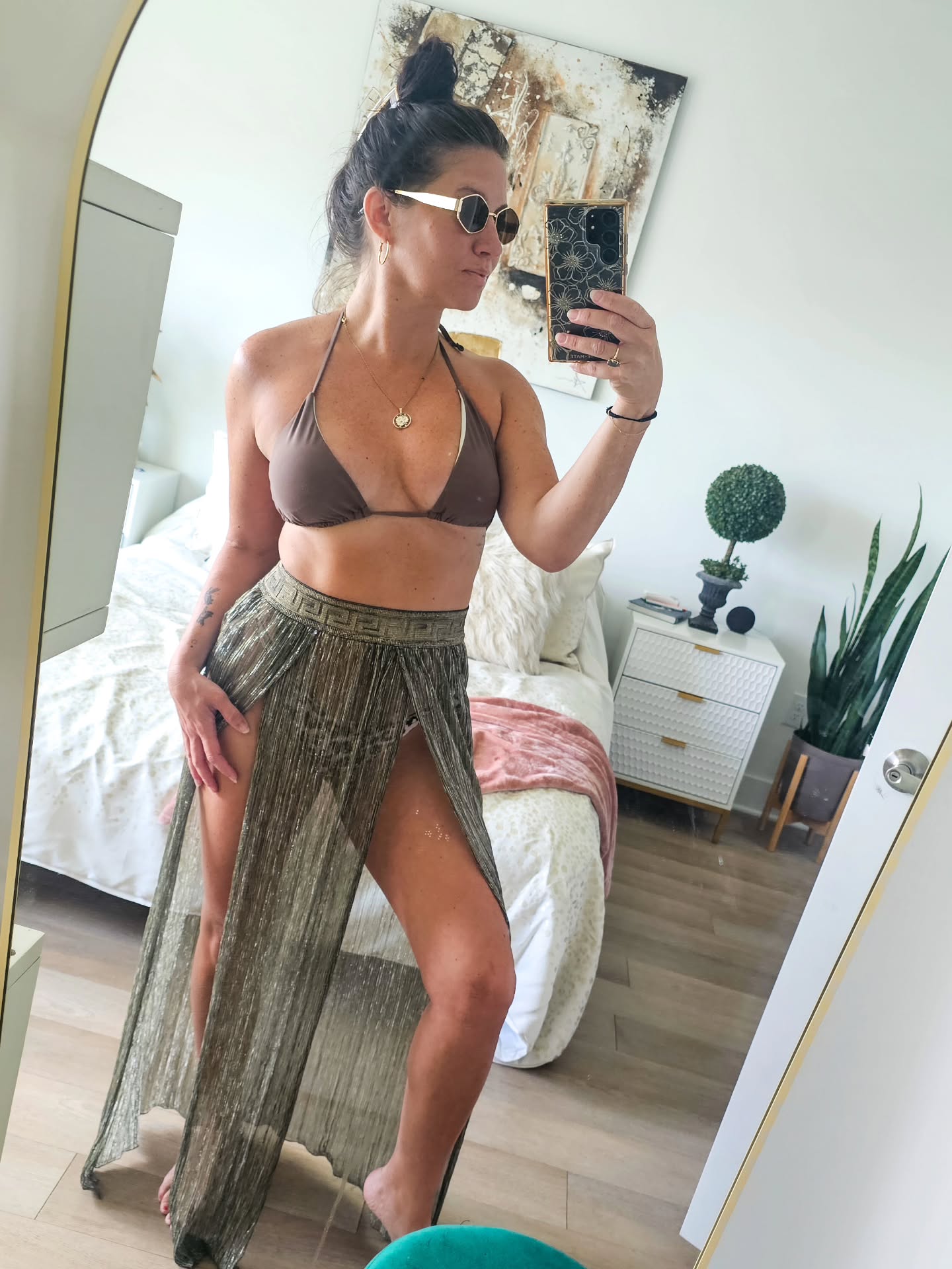 Headed to the beach! ☀️
Or at least in my head 😉.. the pool for now.. buttt..
What destination would you wear this cover up?