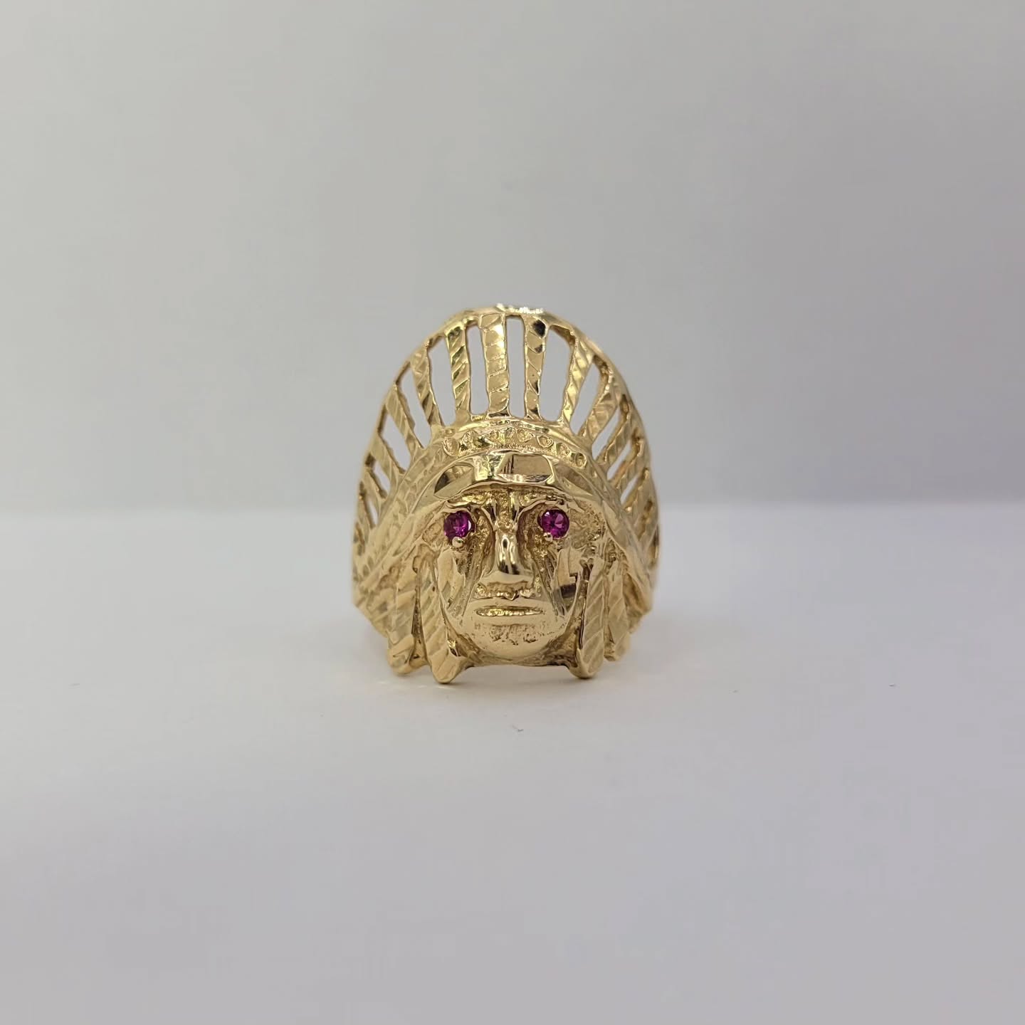 🔱 Elegancia que trasciende el tiempo 🔱
Descubre nuestra exclusiva colección de anillos de hombre en oro de 14k, diseñados para reflejar fuerza, carácter y estilo.
💎 Calidad garantizada
💥 ¡Aprovecha hasta un 20% de descuento por tiempo limitado!
Haz que cada detalle hable por ti.
✨ Joyería Onix – Donde el lujo se encuentra con la autenticidad.