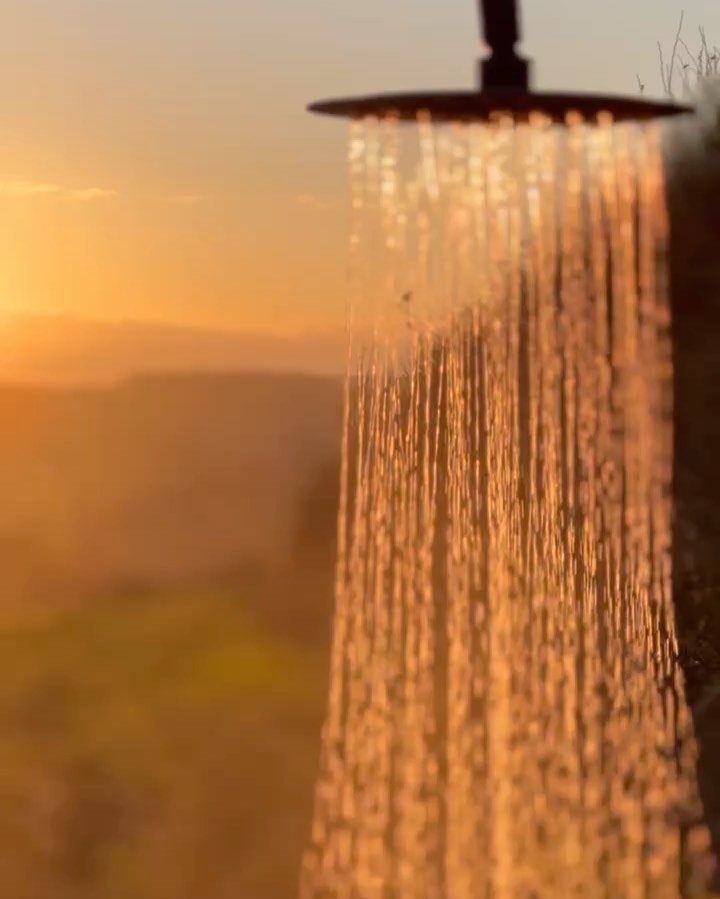 Fresh air hot showers at sunset 🧡🌿
We have outdoor hot showers at all three cabins. Fancy a sunrise, sunset or perhaps a stargazing shower overlooking the Devon countryside?
Last pic from @hwatertonphotography with @landandwater_ products which we provide in the cabins.
#escapetotheland #devon #cabins #outdoor #staycation #hottub