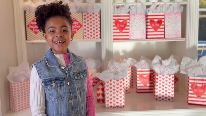 @covenanthousenj (Newark) is one of my favorite support providers because they are dedicated to serving teens! In addition to delivering Beautiful Bags to its 20 female teen residents, for the time ever, Project Beautiful delivered Beautiful Bags to 25 homeless young men, just in time for Valentine’s Day! ❤️ I had so much fun shopping for them and hope they also felt loved and supported! Check out what was in their Beautiful Bags! @rainamariepitts @jnepitts11