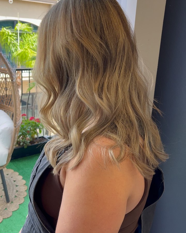 April photo dump.. I’m a little late for this post. I’m still recovering from such a great month 🥂✨
May is starting off strong with my favorite holiday in the world 💃
Happy Cinco de Mayo 🤗
Let the festivities begin 💃👏
margaritas and marachi for everyone 🍻
#livedinhair #livedincolor
#ighairgoals #blondehairgoals
#luxuryhairextensions
#winterparkhairstylist
#handtiedextensions
#handtiedhairextensions
#balayagehighlights #blondebalayage
#babylightsandbalayage #winterparkfl
#winterspringsfl #orlandoblogger
#hootersgirls #twinpeaksgirls
#bossbabe #thinhairproblems
#thinhair #olaplex
#k18hair #bellamihairpro