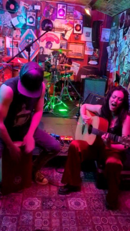 🐍 Special version of SNAKE ! 🐍
A big big thank you to everyone who made yesterday evening amazing at @the_ship_inn_gillingham_ with the incredible @atravionband and @convulsion_gxc !
(Thanks @pocoloco.live and Antfest @antmonkey as since our gig last week, I will now keep playing snake on the floor)
Next gig => BRIGHTON!
we will be playing for the first time together in Brighton 09/06! (Tickets in bio)
By @loudwomen either @mandthespanks , @mowfy.band and Dubais!
See you then 🍻🍻
.
.
#livemusic #liveinkent #alt #acoustic #specialversion #gigs #liveinbrighton #loudwomen #singersongwritwer #femalefronted #femalefrontedbands #singer #cajon #estellemey #Brighton #Kent #London #femalesongwriters