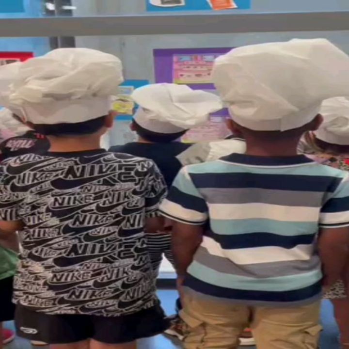 Kunnen jullie het thema van de kleuters raden? 🥖🥐