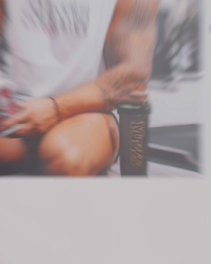 .
Bit of surprise seeing my face on a billboard at a shopping centre for the new @thrivehealthnutrition opening at Keilor Downs Plaza
Wishing their relationship with @maxsprotein and other companies all the success and let’s hope the store well and truely “thhrriivveesss”