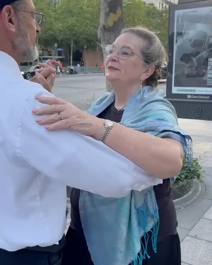 Clients enjoying their 30th wedding anniversary in the romantic city of lights, Paris!! Waltzing their way through the streets. Getting up close to the Mona Lisa. A day at Versailles. Dinner cruise along the seine. Fabulous service @hotelbelami #paris #france #virtuoso #travel #anniversary #seine #versailles #luxury