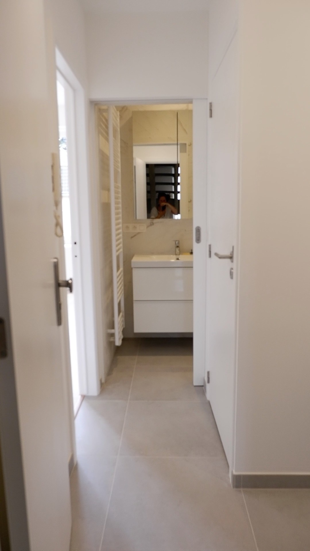 TOUR de l'appartement bruxellois 🤩
Rénovation complète de la cuisine et de la salle de bain
---
#renovation #architectedinterieur #aménagementintérieur #travauxrenovation #salledebain #bruxelles