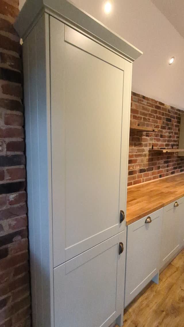 Another kitchen project finished just before Halloween inside of a beautiful listed property buit in XVII century. Services like #decoration #flooring #plastering #plumbing #joinery and carpentry were carried out, keep tuned for before and after post .
@prohouserestore
www.prohouserestore.co.uk