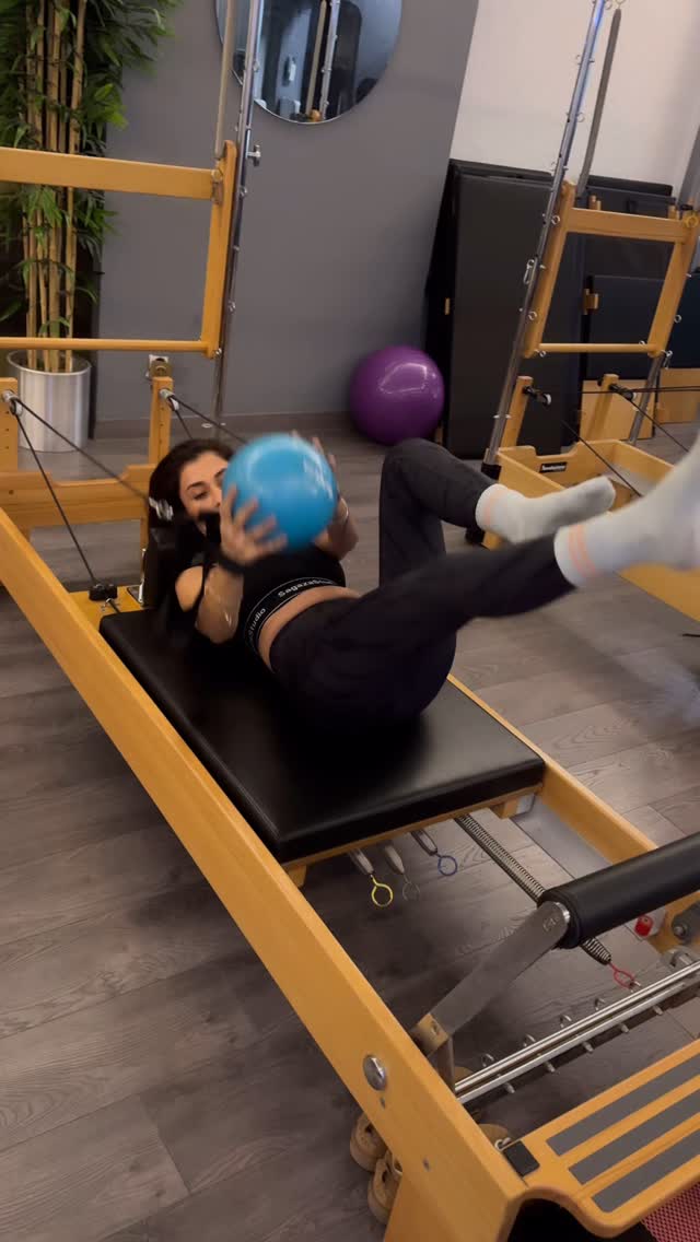 Pilates, kaslarınızı güçlendirirken vücudunuzu şekillendirir.
#pilates #pilatestime #workout #motivation #personaltrainer #şisli #cevahiravm #power #cadillac #pilatesinstructor #perapilates #instagram