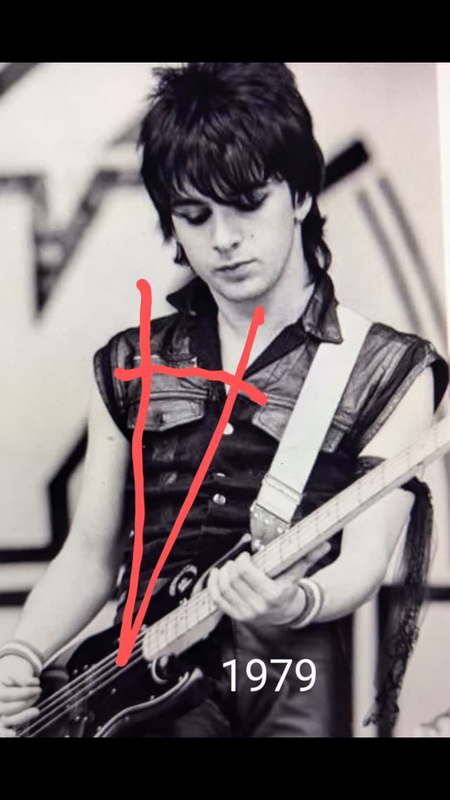 Quantitative empirical studies and meta-analyses show that Simon Gallup's BAD Index (bassist angle of declension) has only increased over the course of his impressive career. 📐
#simongallup #thecure @thecure