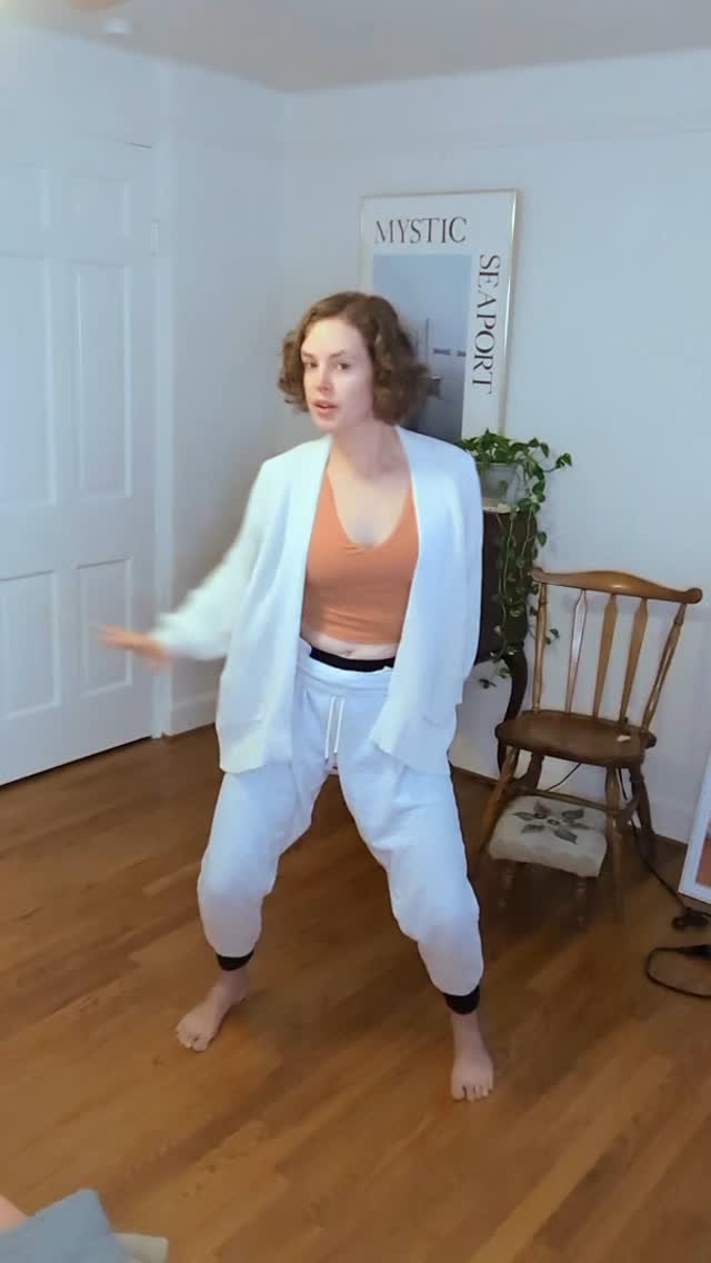 I needed to move today - so I picked a song that resonated and started stretching and dancing. Pushing and punching happened and it felt good! I highly recommend giving it a try.
#somatictherapy #mindbody #nervoussystemregulation #movementtherapy
🎶 @kelela