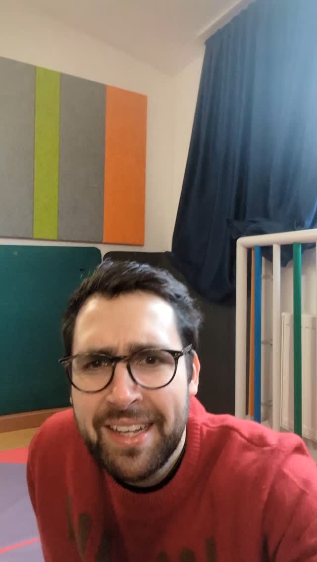 Kinder planen Weihnachten für einsame Senior*innen.