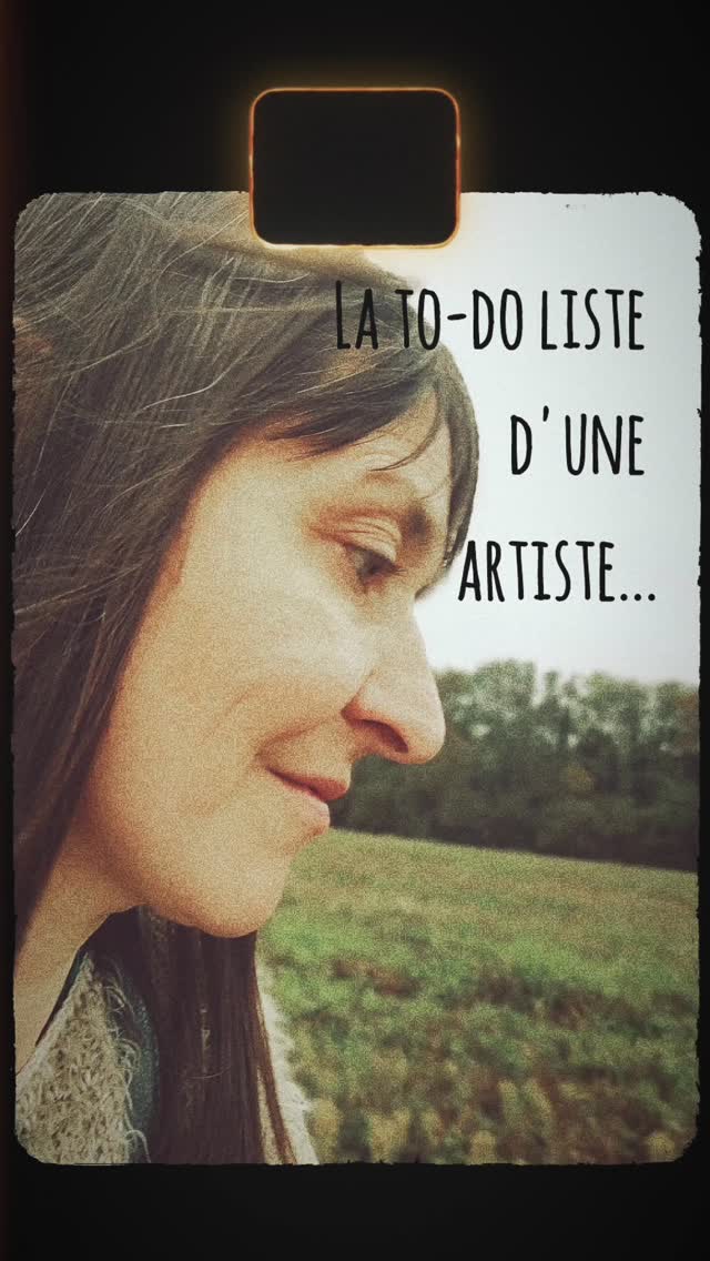 Ma Vie d'artiste façon cinéma 🎥
Pour le plaisir...
Pour entretenir l'existence virtuelle Microcosmique !
En vrai je fais plein d'autres choses,
Étant maman de 3 enfants...
Mais ça c'est un autre film !
#meetanartist #artspirit #mavie #womanspirit #balade #campagne #marcher #todoliste